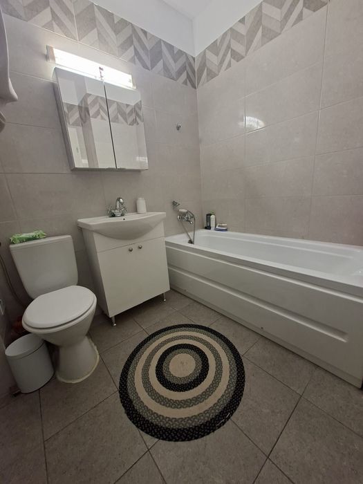 Vand Apartament cu 2 camere decomandat + Gradina 27 metri pătrați+ Loc de parcare