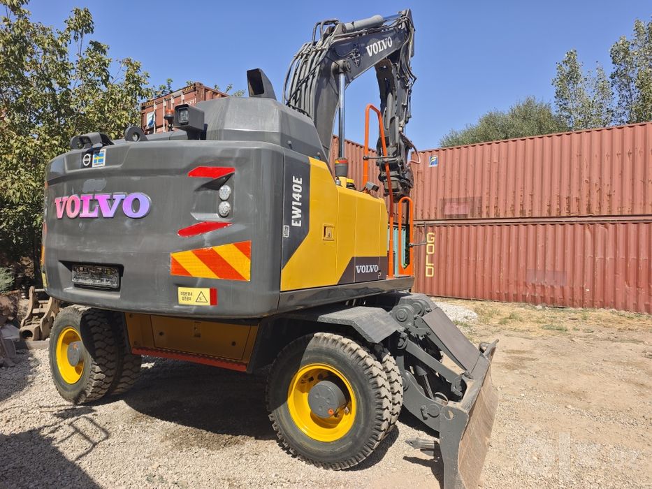Экскаватор Volvo EW140E