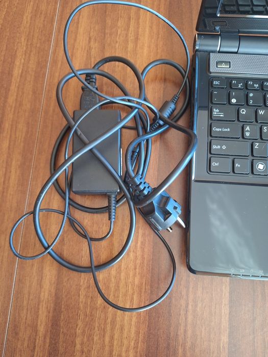 Лаптоп Asus U50 с Windows 10