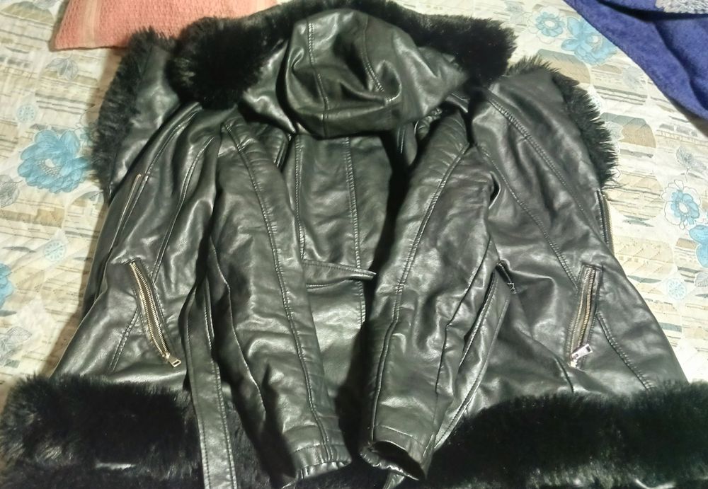 Vând geaca piele