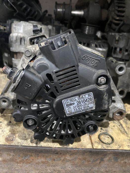 Продам Хундай Киа генератор привозной