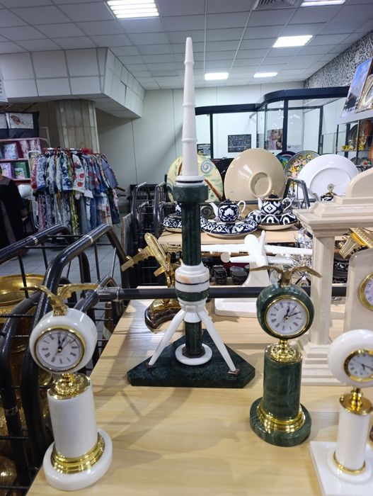 Хар хил турдаги сувенирлар табийтошдан килинган