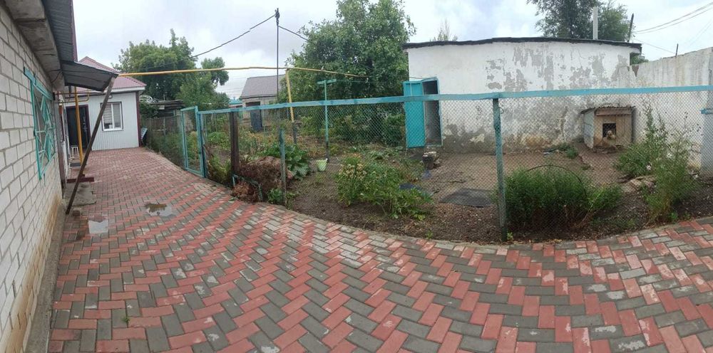 Продам пол дома с гаражом, сараем