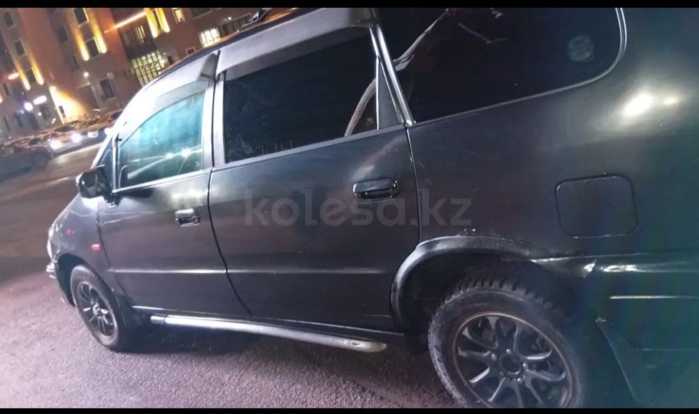 Срочно продам машину минивэн