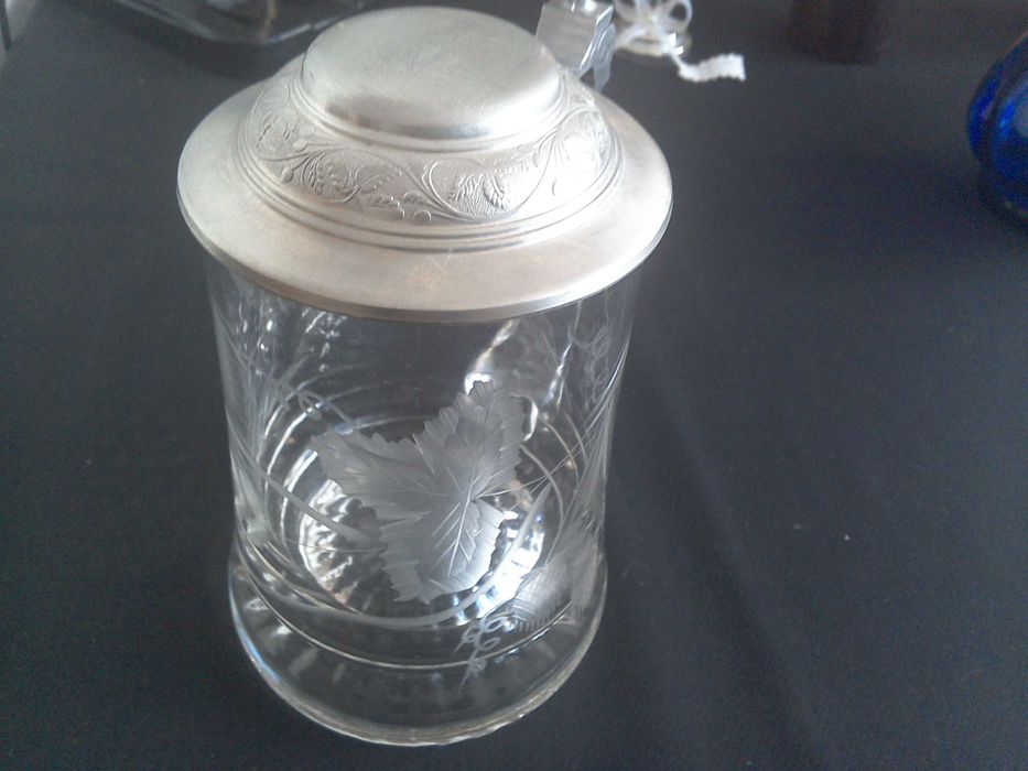 Halbă bere din cristal bizotat cu capac din zinc