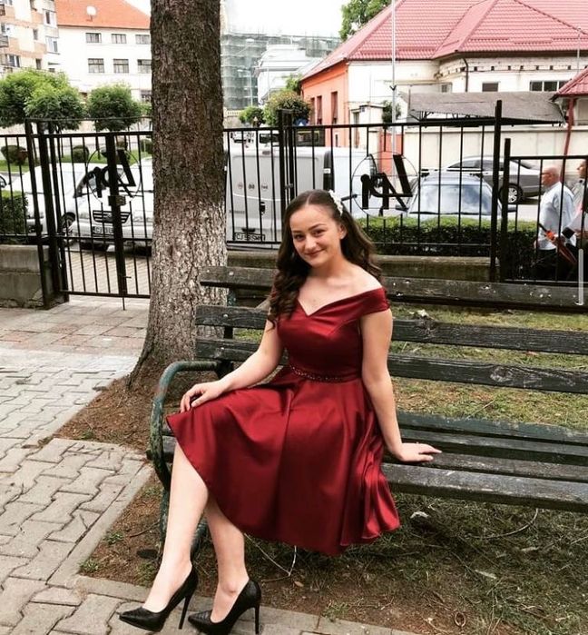 Vând rochie elegantă pentru orice eveniment