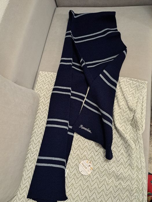 Чисто нов шал Хари Потър - Рейванклоу 
30лв. 
За повече информация на