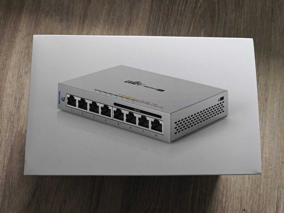 Ubiquiti UniFi Switch 8 Port (US-8-60W) PoE Gigabit Switch