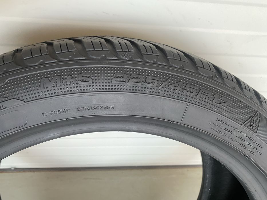 1 бр зимна гума 225/45/17/Goodyear eagle ultra grip 6.4 мм