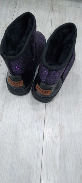 Продам новые сапоги угги