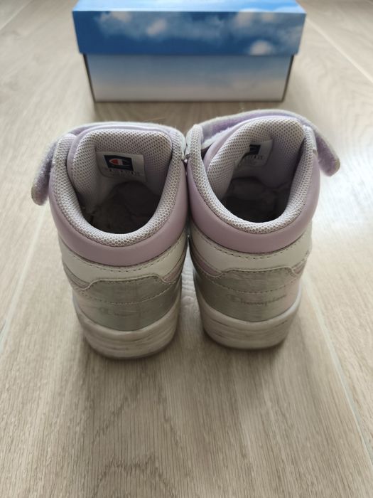 Високи сникърси Champion