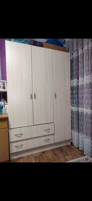 Шкаф и кровать ..