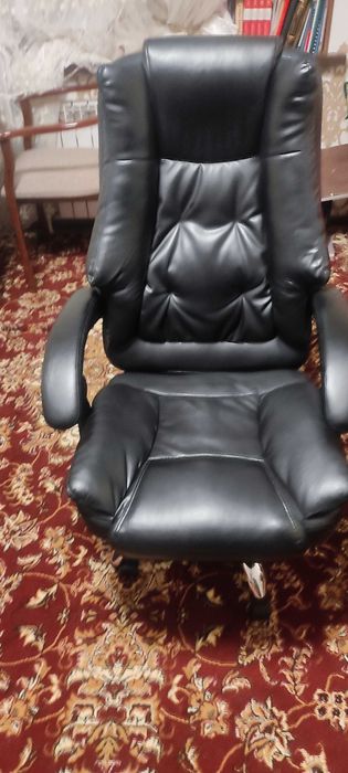 офисная кресло кожаное