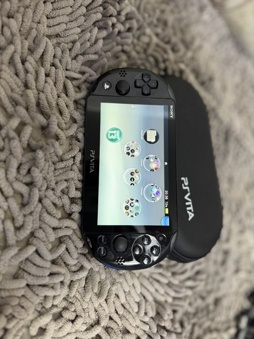 Продам прошитую  ps vita
