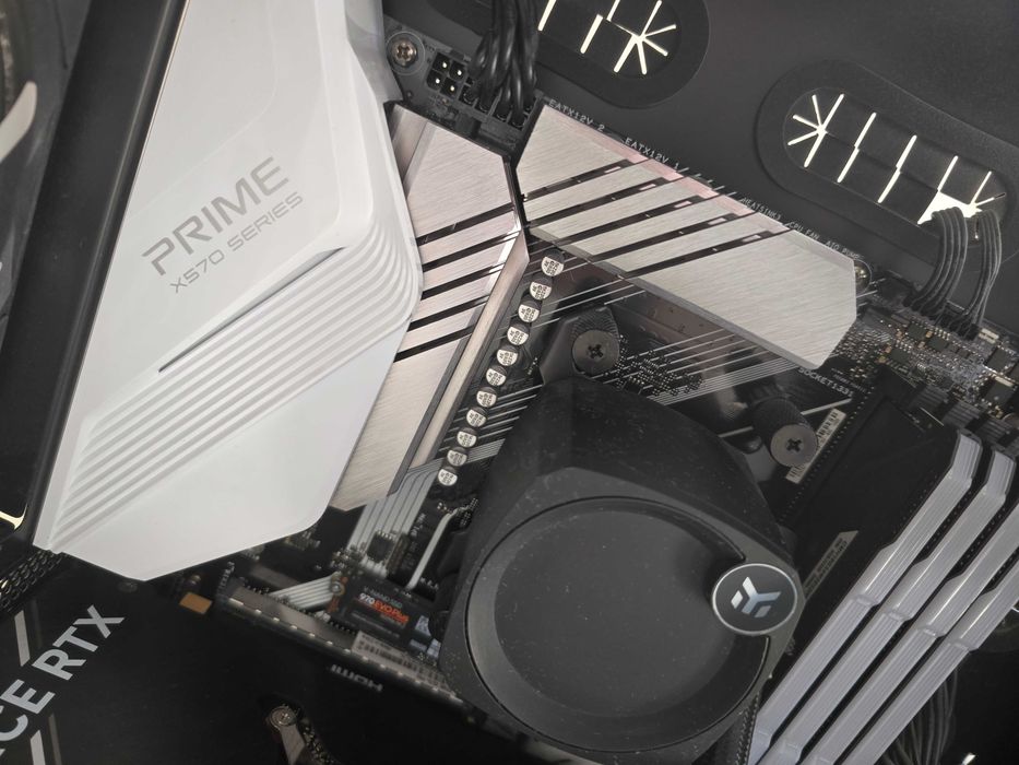 Уникален геймърски компютър RTX 4090 / Ryzen 7 5800X / 32GB RAM / Jonsbo TR03-G