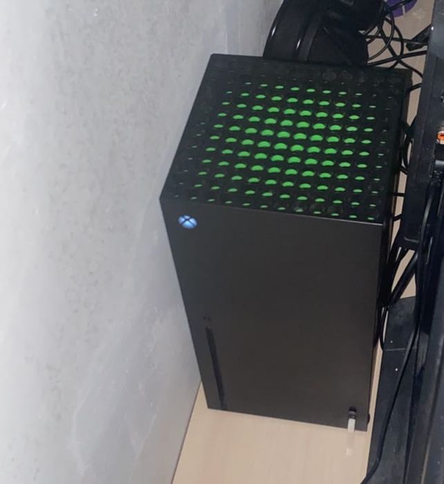 Продам хбокс сериес х 1тб