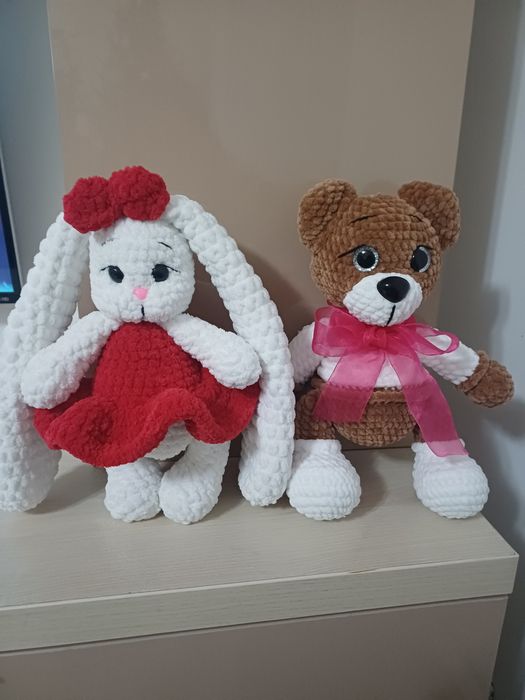 Doua jucarii crosetate
