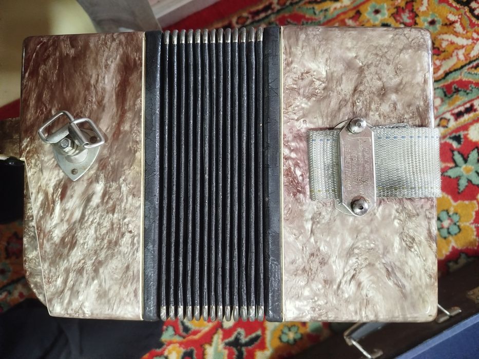 Продается баян б/у