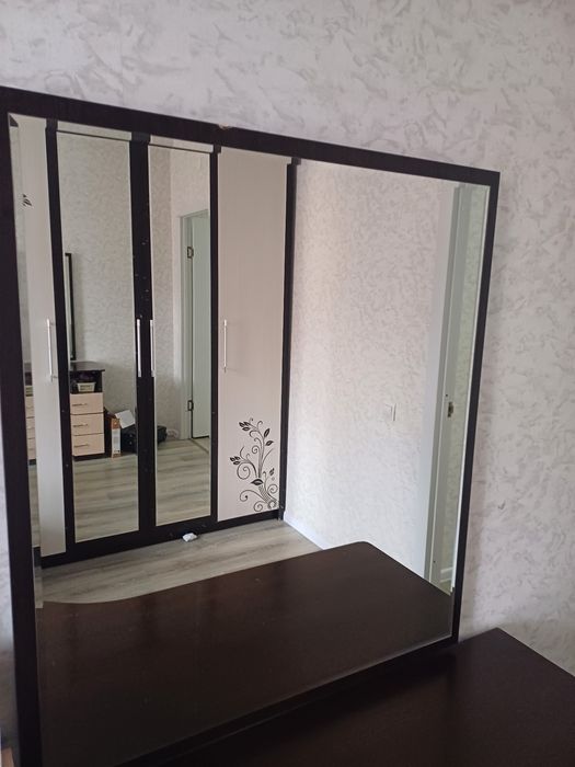 Продаю Зеркало настенное