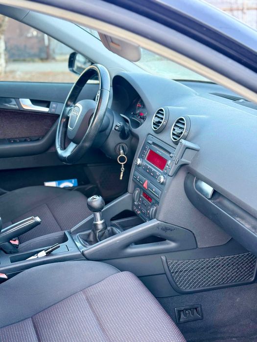 Audi a 3 8p sportback 2.0 170cp