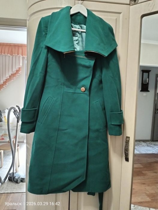 Продам  демисезонный пальто.