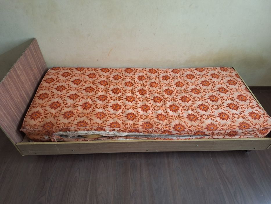 Кровать подростковая б/у  2шт Сергилида