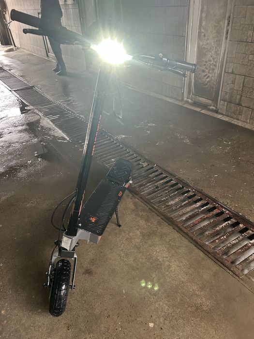 KUKIRIN g2 1060km stare foarte buna plus accesorii