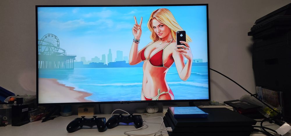 PlayStation 4 PRO cu 2 manete și joc gta 5 nou , har disk 1 tera