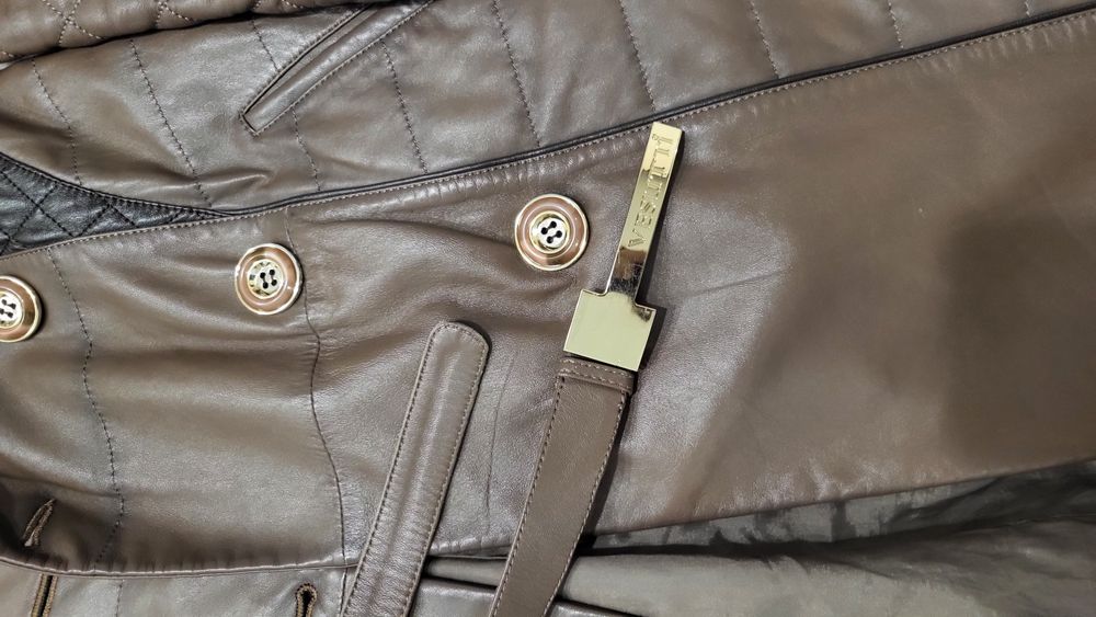 Продам кожаный плащ.