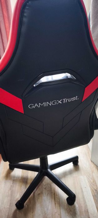 Геймърски стол червено и черно