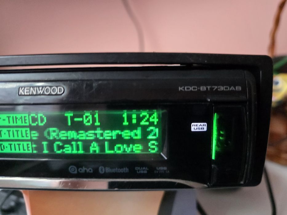 Продавам Kenwood kdc-bt73dab