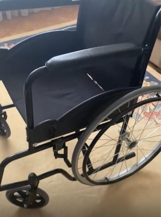 Коляска для людей с ограниченными возможностями