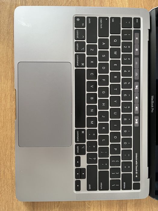 MacBook Pro M1 cu touch bar