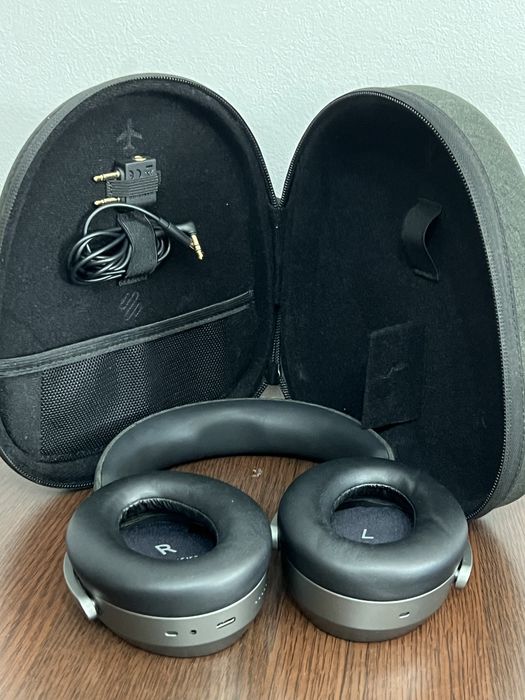 Amanet Royal CB: Casti Wireless Sennheiser Momentum 4 ca nou