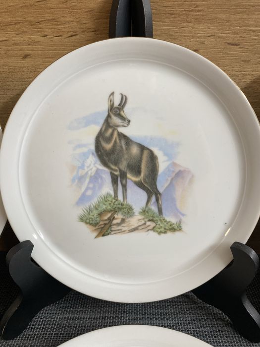 Баварски порцеланови чинии с ловен мотув