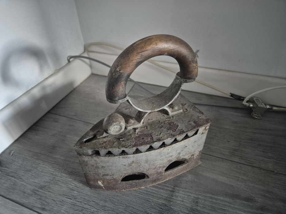 Fier vechi de călcat. Artizanal