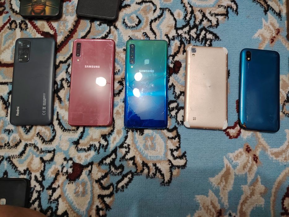 Телефоны из разных моделей