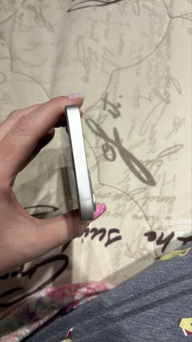 Продам Айфон 13 128 гб