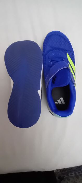 Adidaspntru copii de varsta opt ani