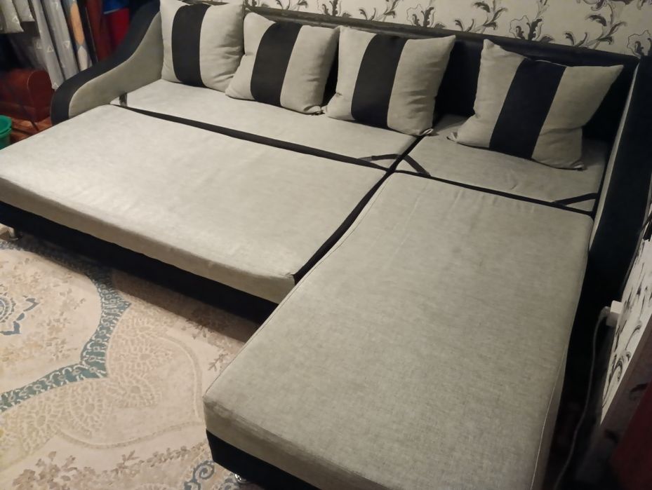 Диван угловой для зала/гостиной