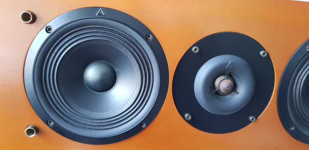 Triangle SAT 1 boxa centru center muzica filme