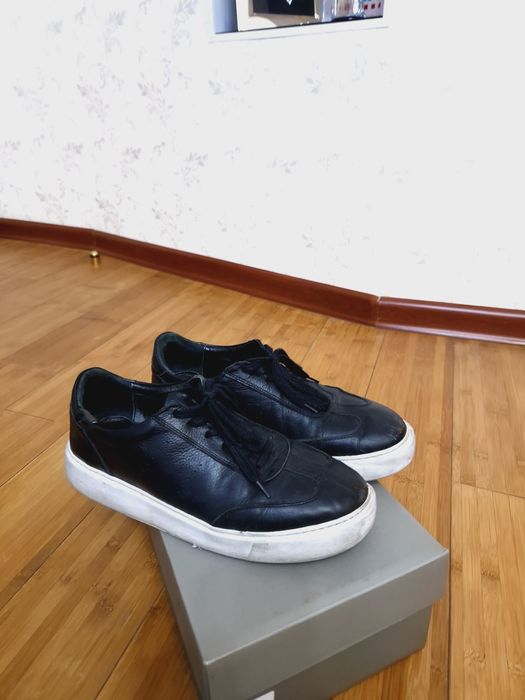 Кожаные школьные кеды.