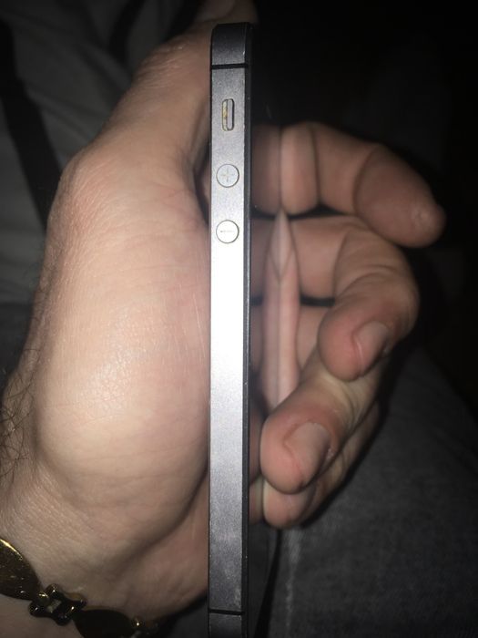 Iphone SE 2016 2,5 GB Ram cu 32 gb mem . Carcasa noua , baterie  89%