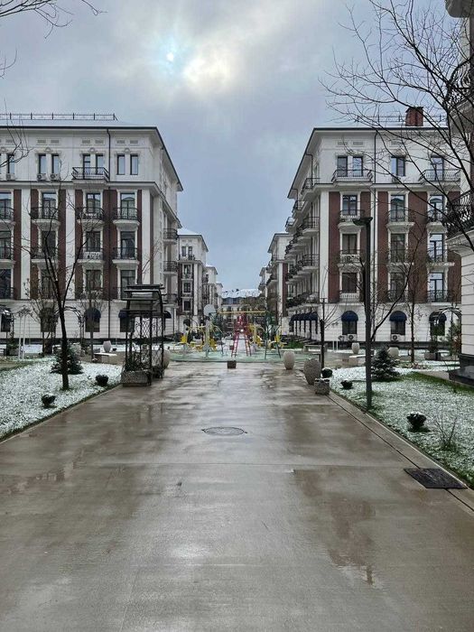 3 xonali kvartira sotiladi Cambridge Village 91 mk