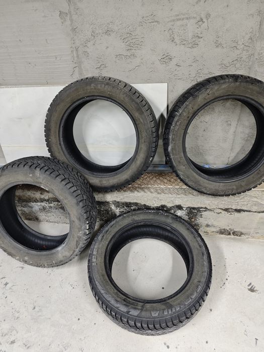 Продам резину R 17 215/55