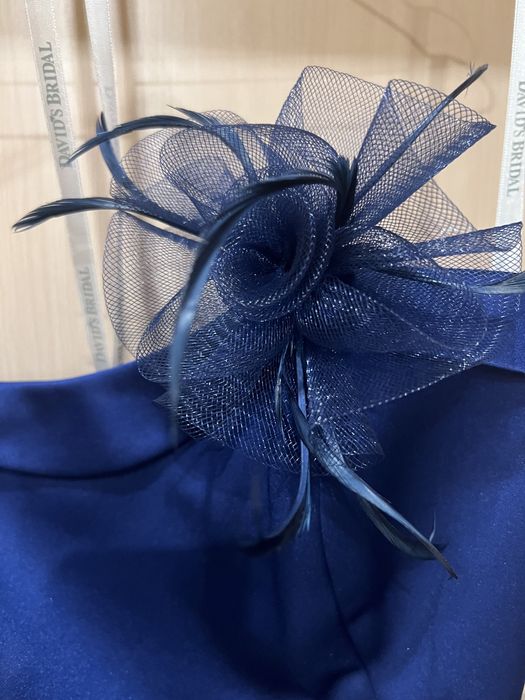 Елегантна синя сатенена рокля, номер 38