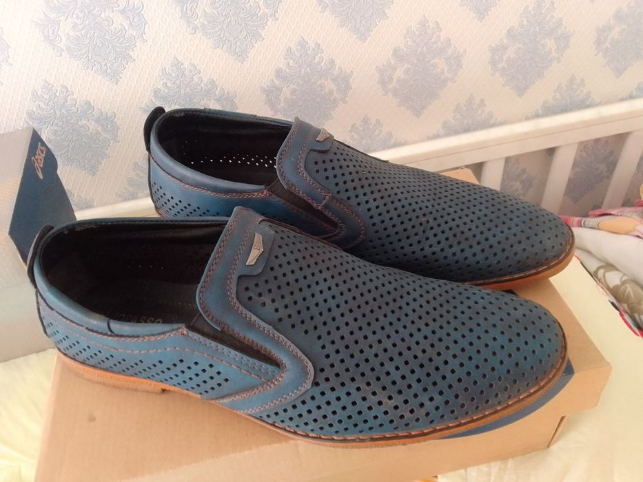 Продам туфли синие 43 черные 40