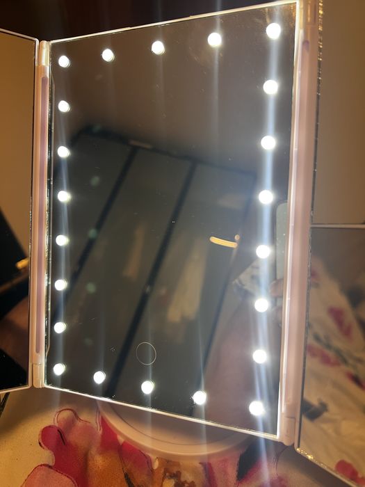 Oglindă de machiaj cu lumină – 3 tipuri de oglindă, pe baterie