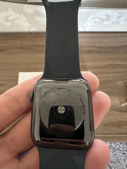 Apple Watch SE + cellular
