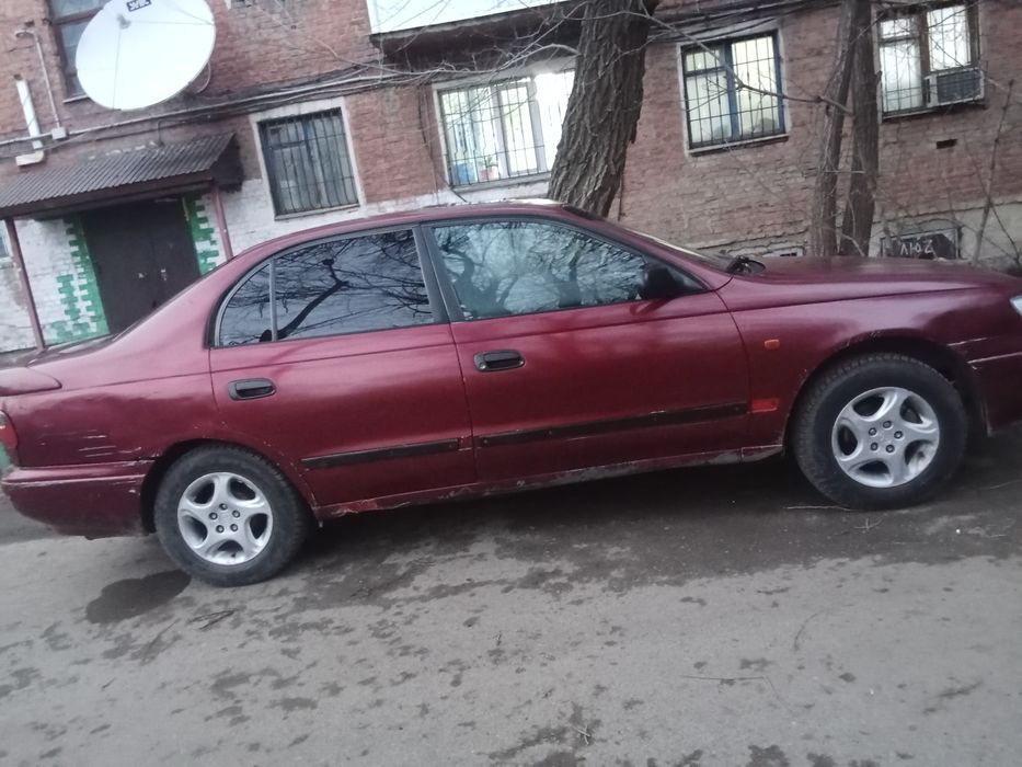 Продам Карину е торг у капота